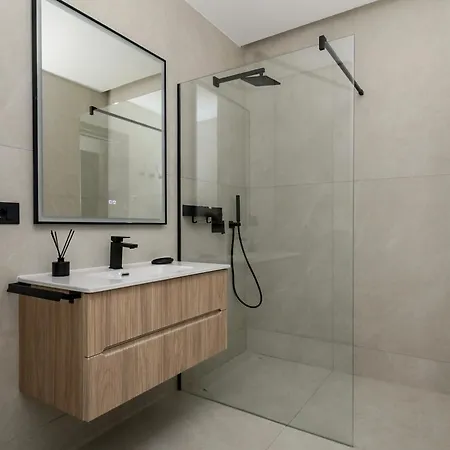 Azulis 1 Pisano 2br With 2 Terraces, Garden & Parking, Aldo Moro Appartamento *