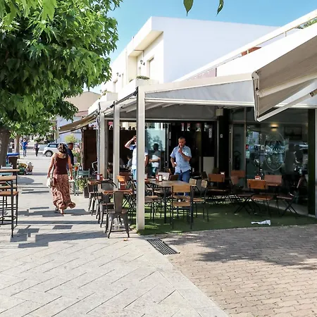 2br Luxurious Designer - Azulis1 - Garden - Free Parking Apartment