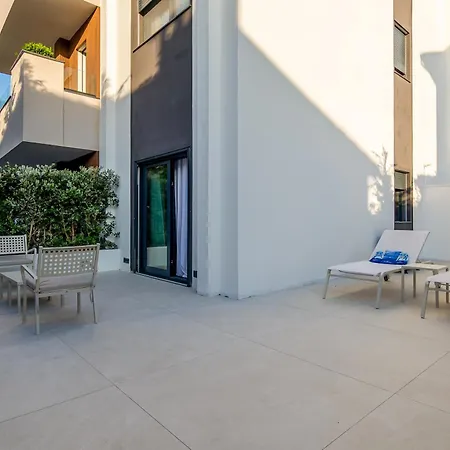 2br Luxurious Designer - Azulis1 - Garden - Free Parking *