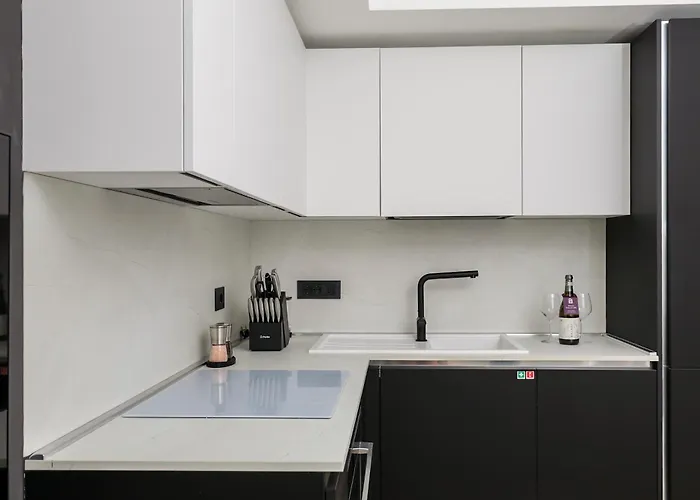 2br Luxurious Designer - Azulis1 - Garden - Free Parking דירה אולביה