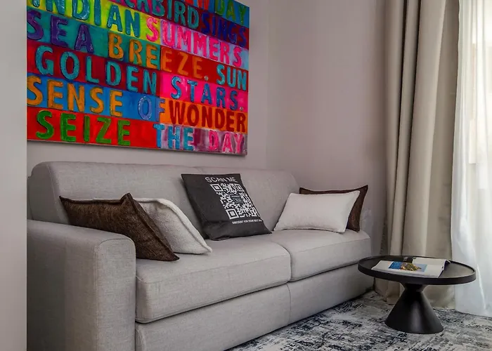 2br Luxurious Designer - Azulis1 - Garden - Free Parking דירה *