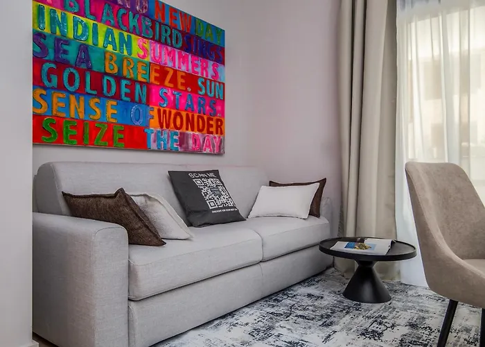 2br Luxurious Designer - Azulis1 - Garden - Free Parking * אולביה