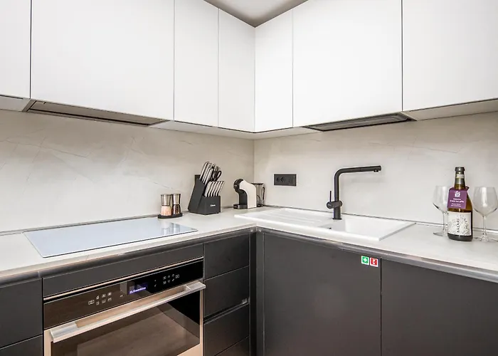 2br Luxurious Designer - Azulis1 - Garden - Free Parking * אולביה
