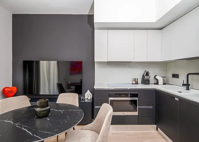 2br Luxurious Designer - Azulis1 - Garden - Free Parking אולביה
