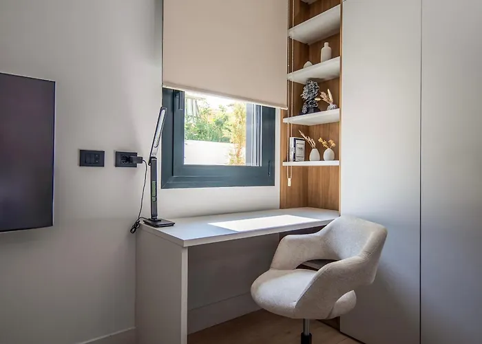 2br Luxurious Designer - Azulis1 - Garden - Free Parking דירה *