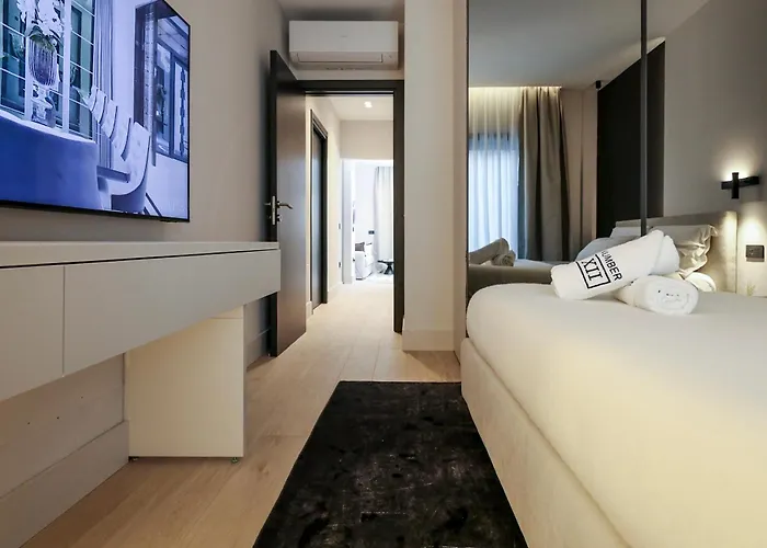 2br Luxurious Designer - Azulis1 - Garden - Free Parking Apartment